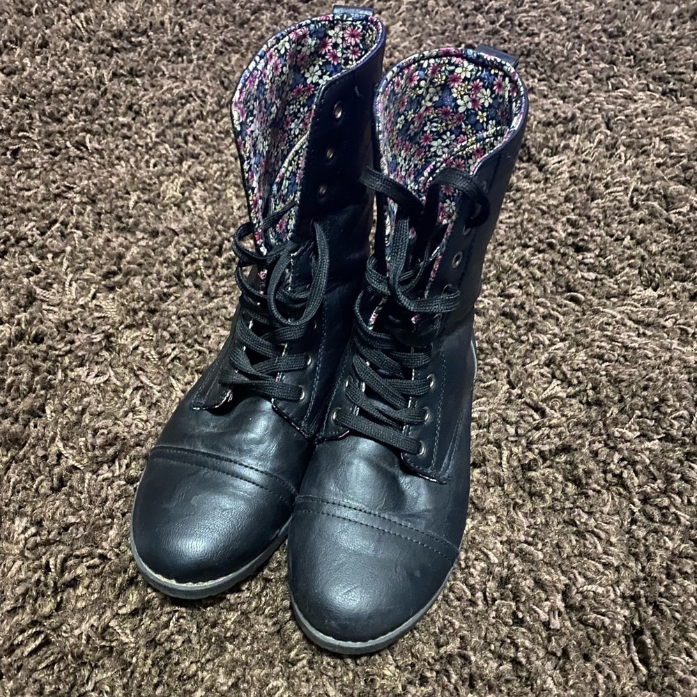 Blue Suede Shoes Faux Leather Black combat boots size 4